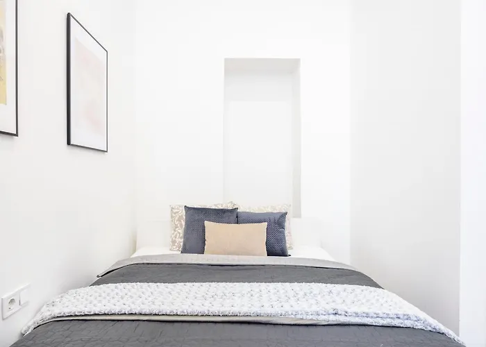 Charming & Cozy Central Elizabeth Apartment